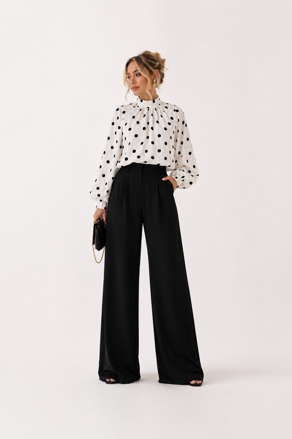 Blouse Amour à Pois – L'élégance qui fait tourner les têtes ✨