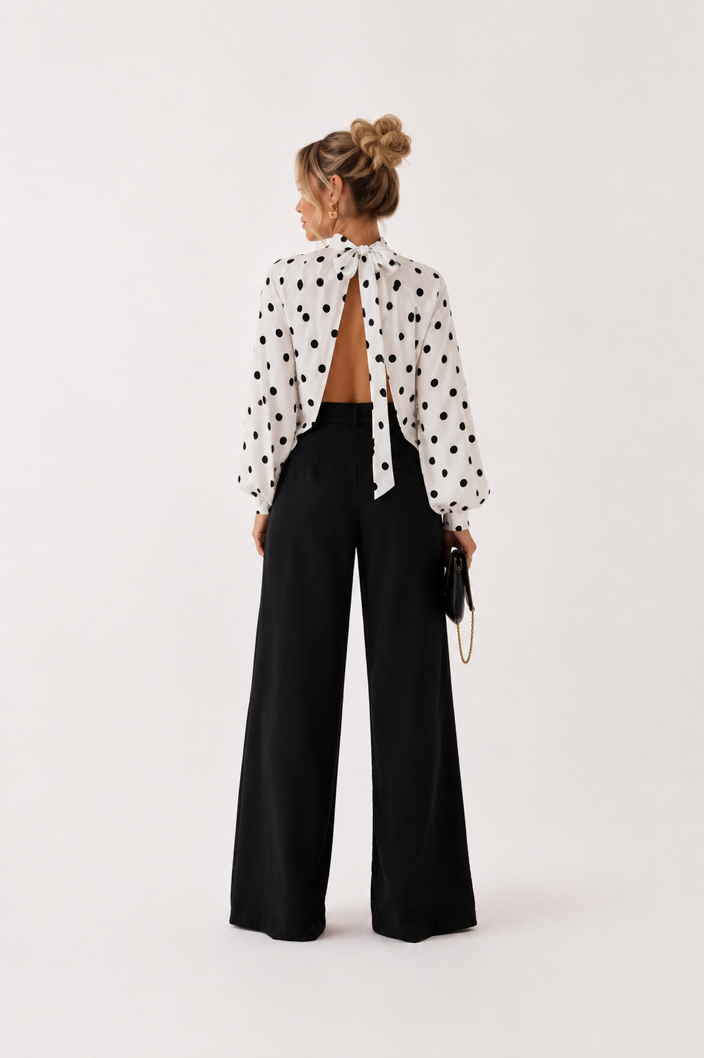 Blouse Amour à Pois – L'élégance qui fait tourner les têtes ✨